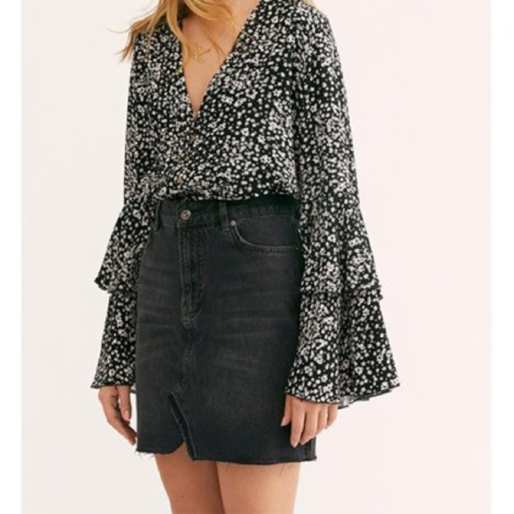 Free People Hallie Denim Raw Hem Mini Skirt We Free Washed Black Jean Size 27